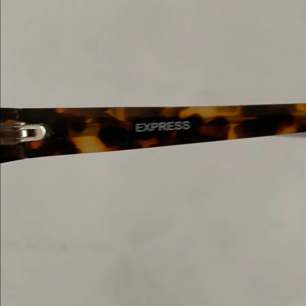 EXPRESS Tortoise Cat Eye Sunglasses NWOT $50